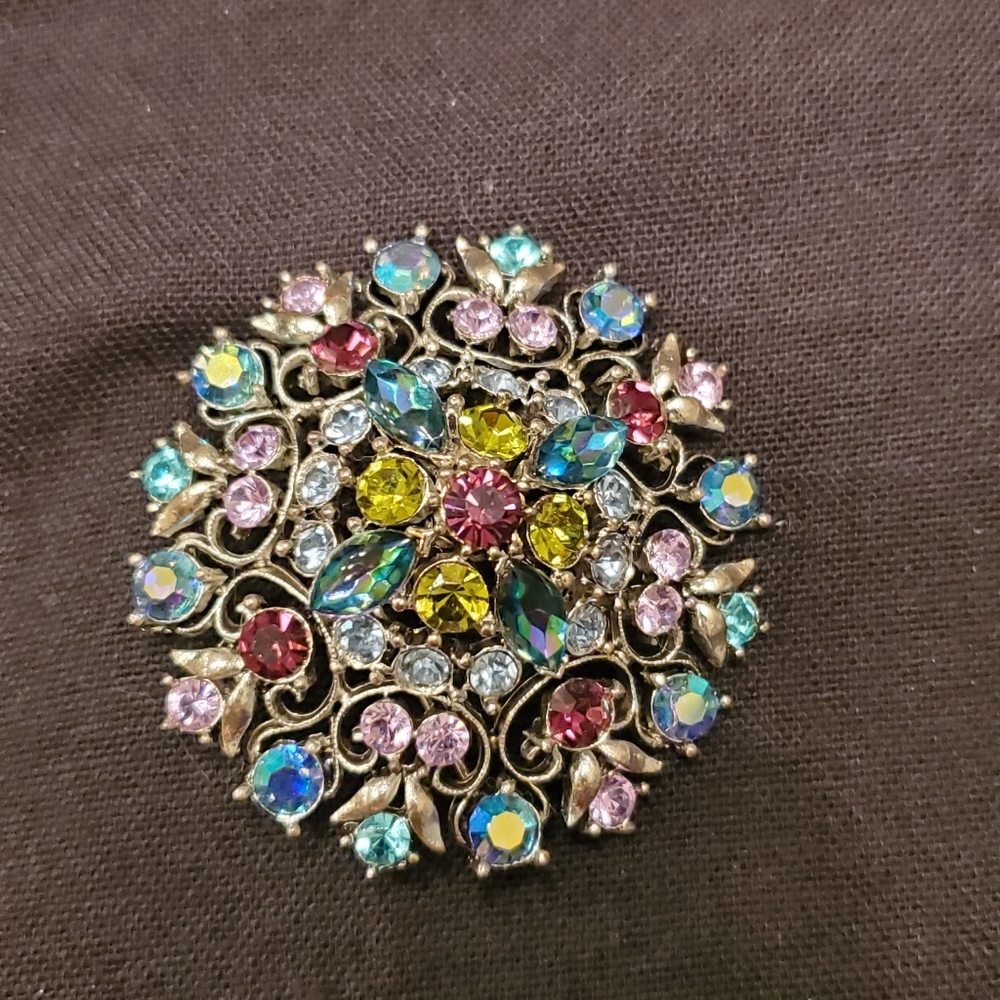 GRAZIANO VINTAGE MULTICOLORED RHINESTONE BROOCH, ABSOLUTELY BEAUTIFUL